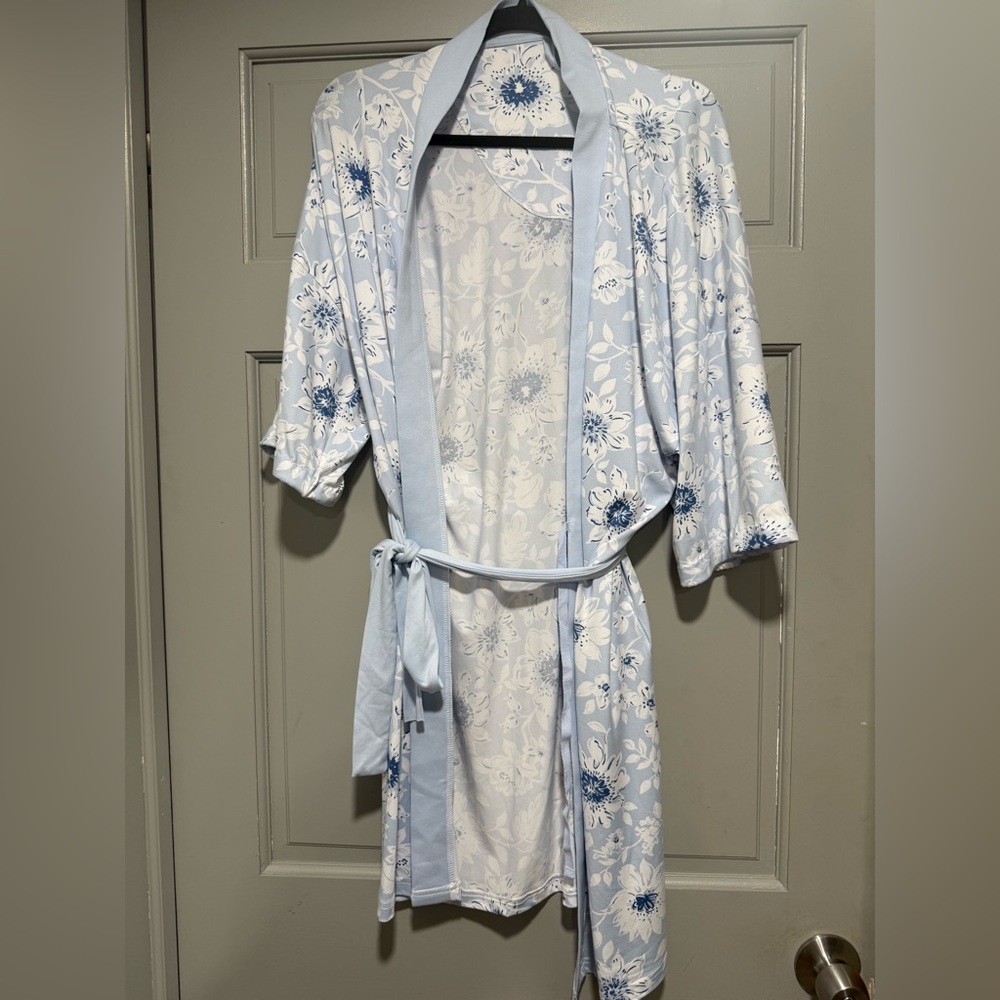 Berkley Jensen Blue and White Robe
